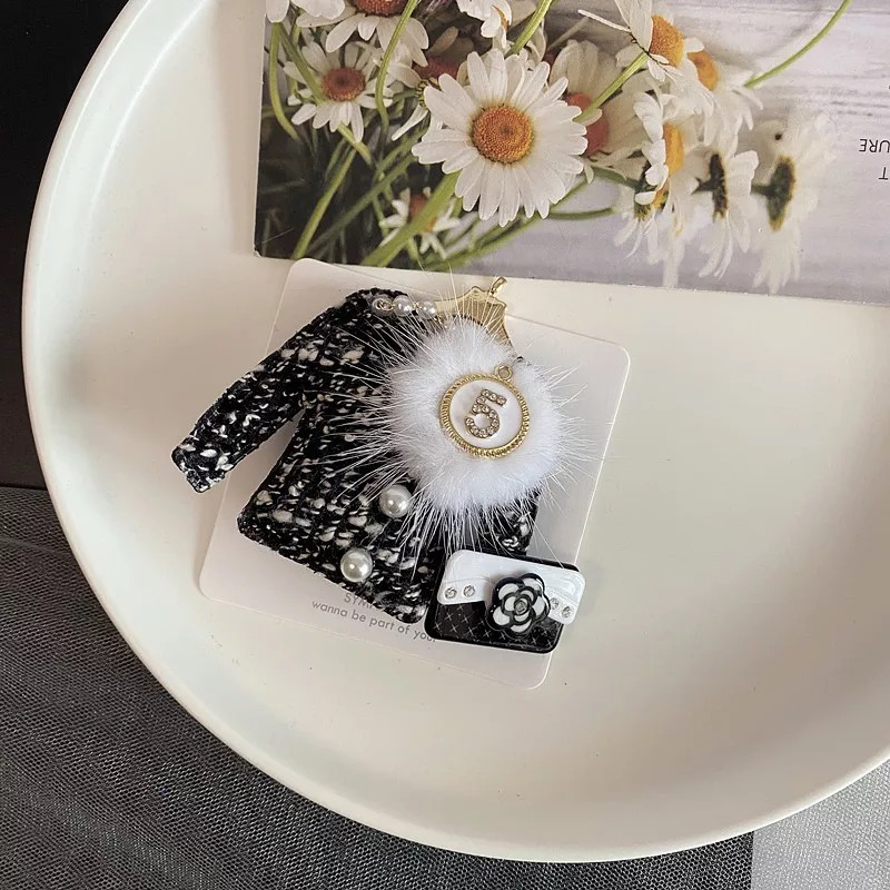 New number 5 black white fabric mink hair brooch creative plush clothes bag pearl corsage brooch coat accessories for women