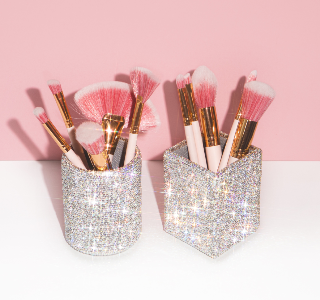 MAKEUP & VANITY