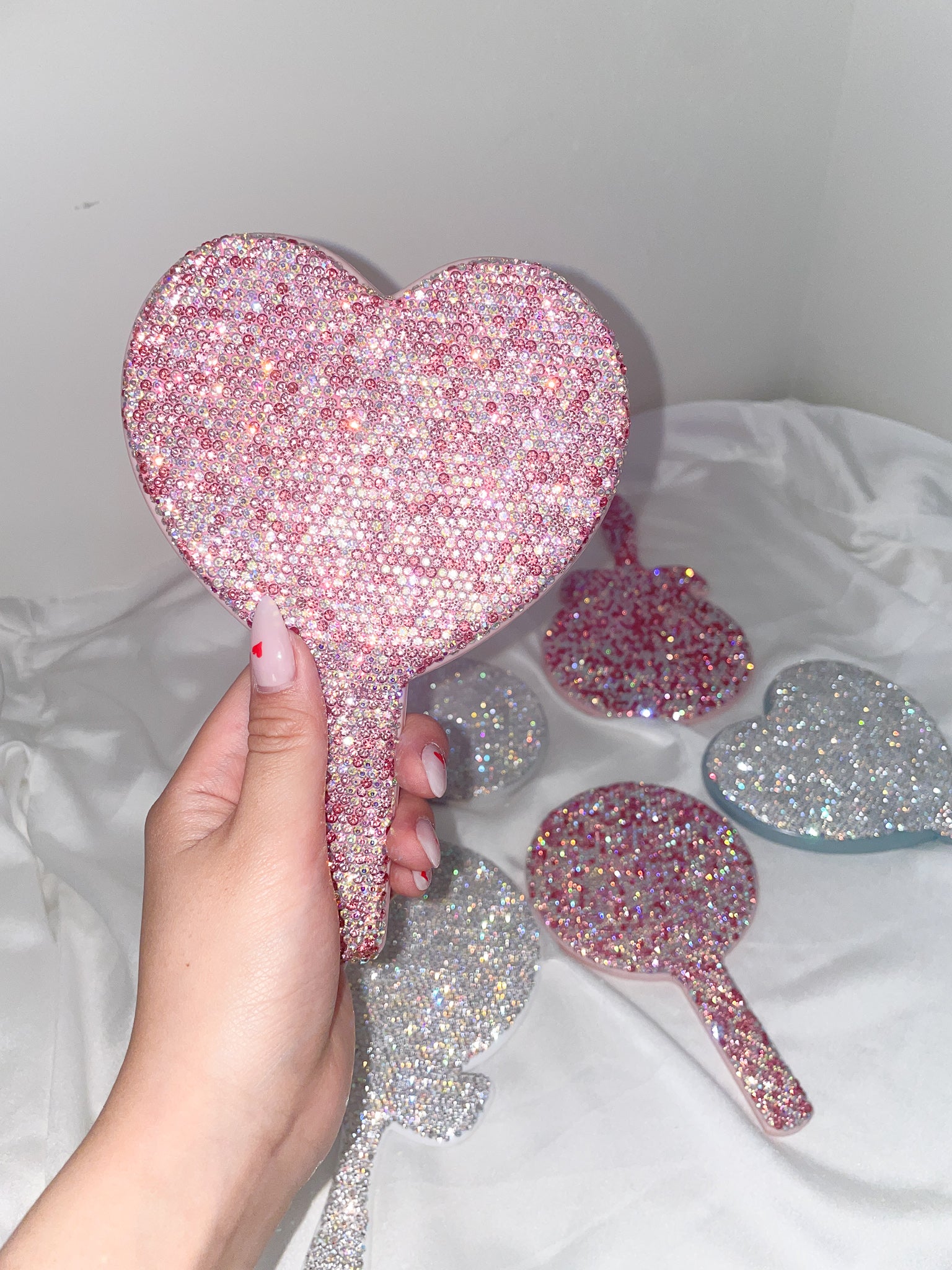 2 Pcs 8.85 Inch Bling Rhinestone Handheld Mirror Dazzling Adorable Heart  Shaped Hand Mirrors with Handle Cute Decorative Cosmetic Mirror Portable  Travel Glitter Makeup Mirror for Women Girls (Silver)